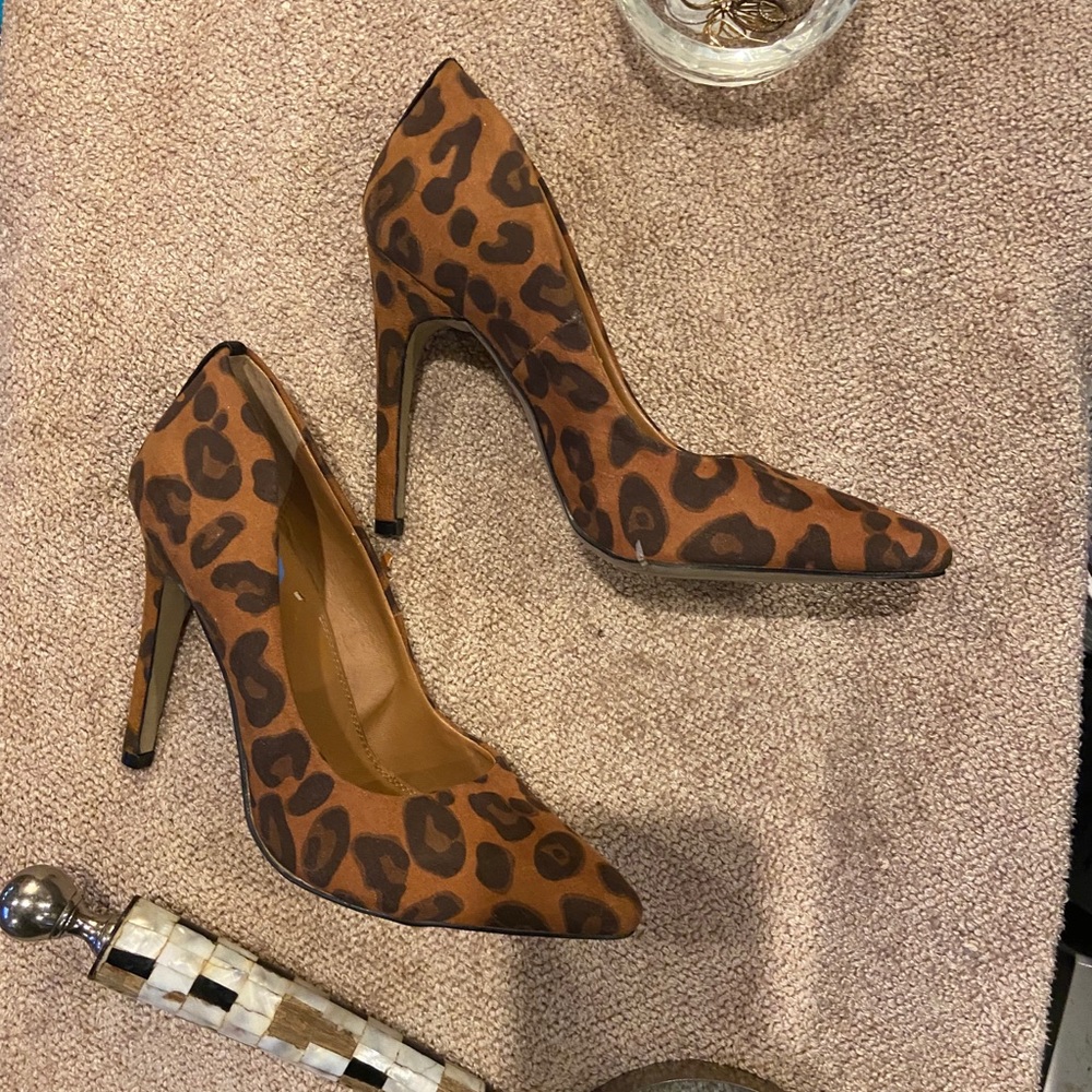 Preloved Mia heels animal print size 7.5